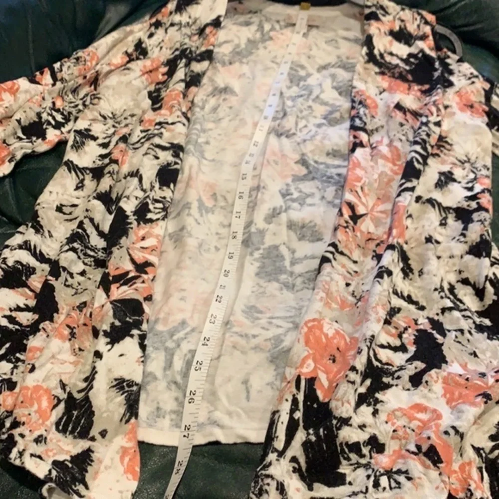 NWOT Dress Barn Cold Shoulder Cardigan 🌸